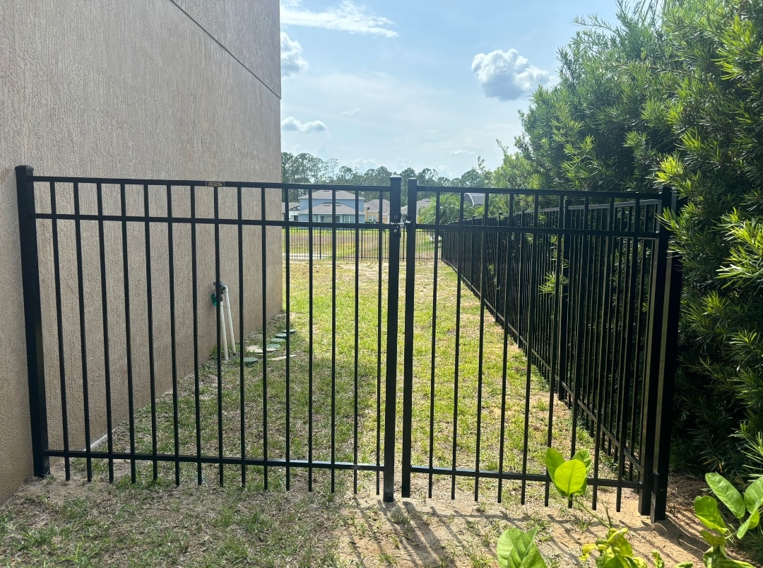 Aluminum fence for pools in Florida